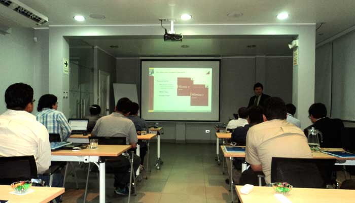 Expositor: Manuel Castillo de DigSilent Alemania