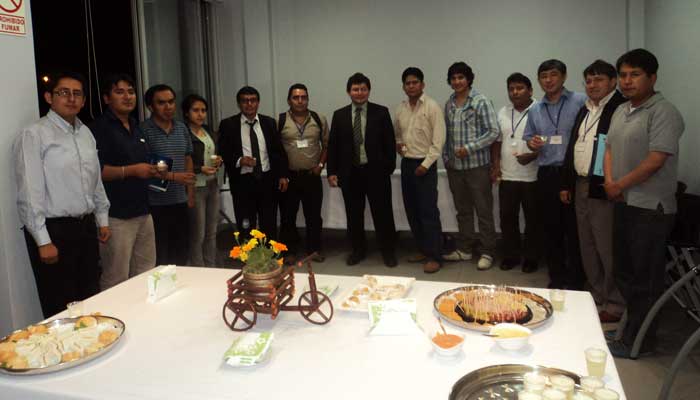 Foto grupal de los asistentes a la charla