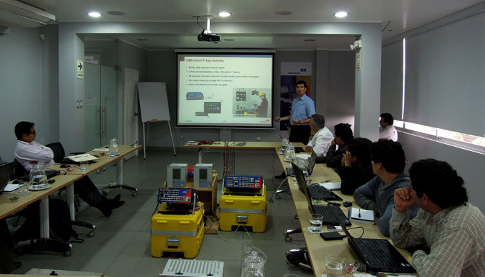 Expositor Eugenio Carvalheira de Omicron electronics USA