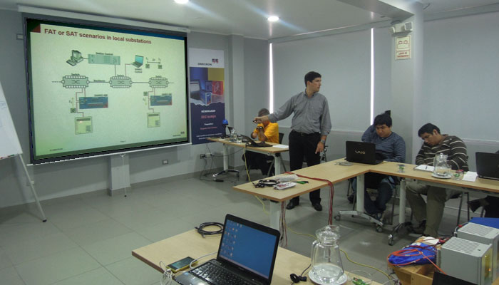 Expositor Eugenio Carvalheira de Omicron electronics USA