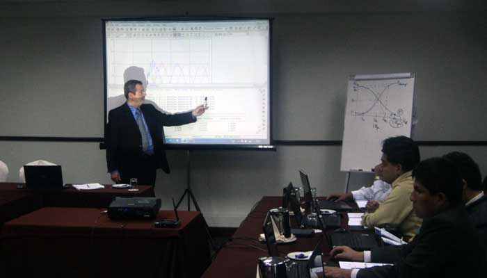 Flavio expande algunos conceptos de la parte teórica
