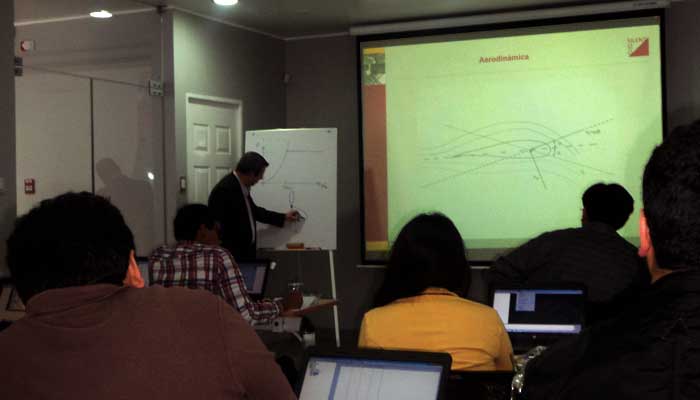 Flavio explica algunos conceptos teóricos