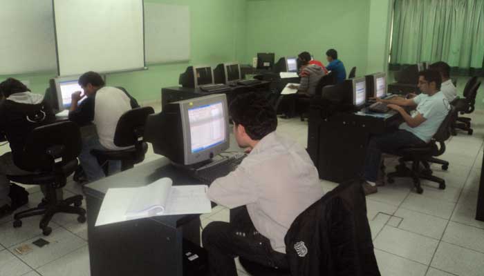 El segundo grupo ensimismados en el curso 